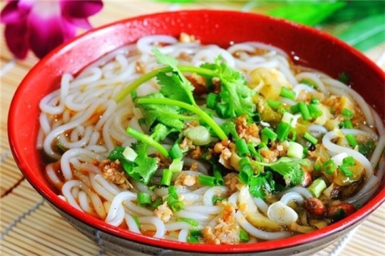 苗家妹子过桥米线